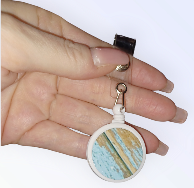 Turquoise wood retractable clip