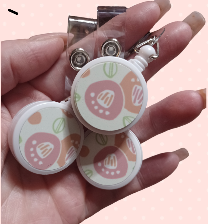 Baby feet retractable clip