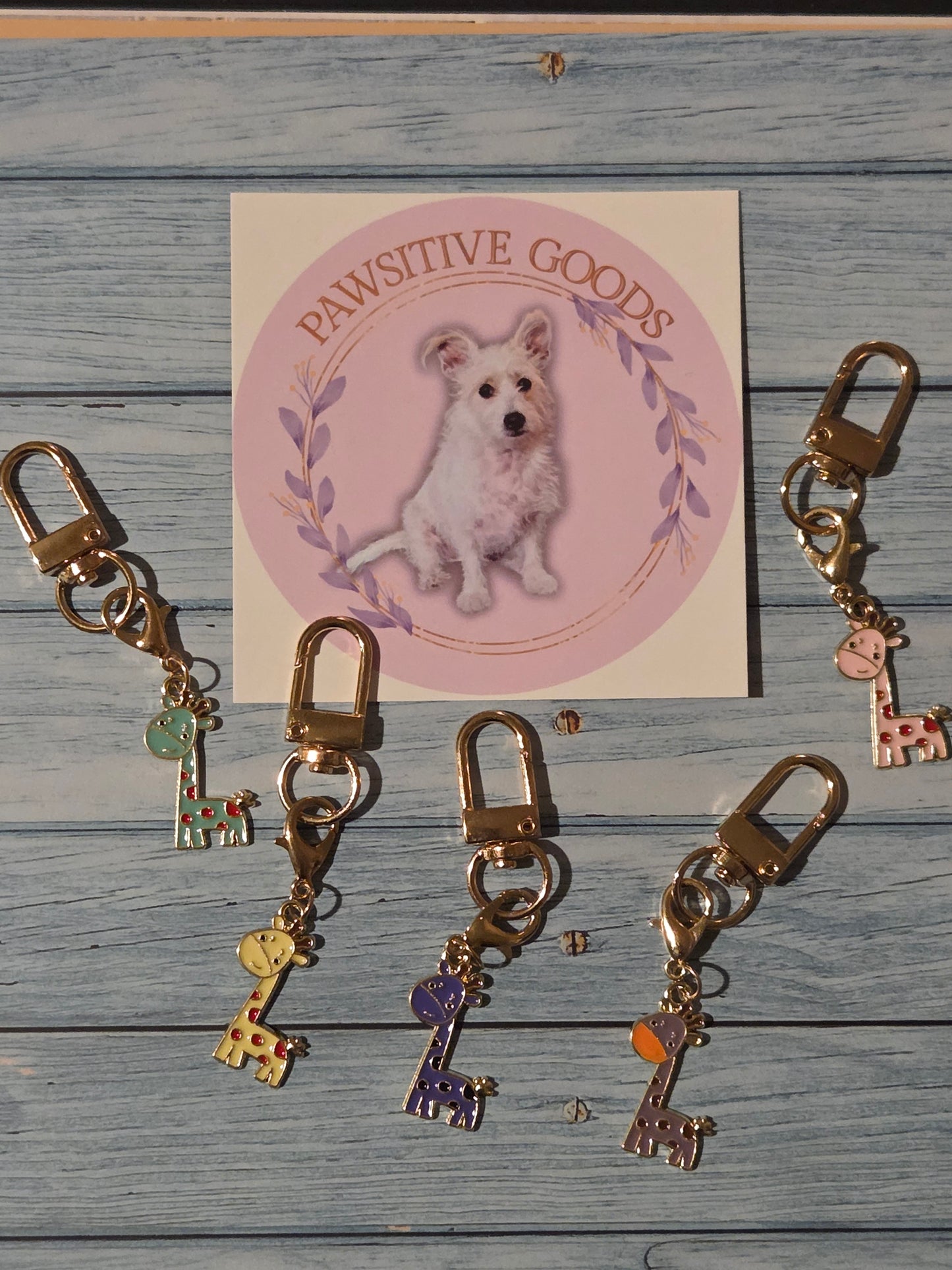 Stretchy Neck, Tiny Charm – Giraffe for Your Fur Baby