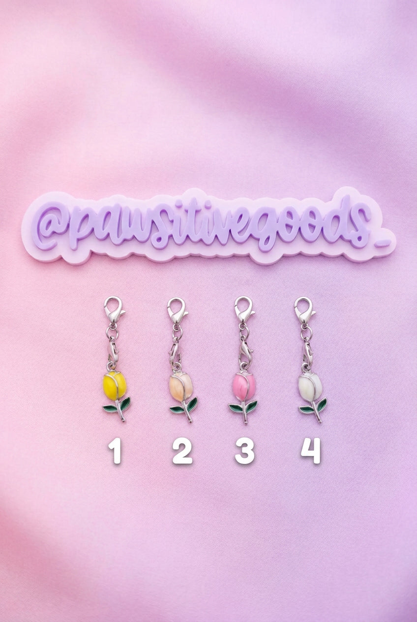 Lobster Claw Daisy Charm