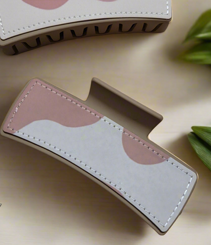 Keep it mooving hair clip